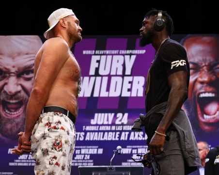 Отложиха боя между Фюри и Уайлдър