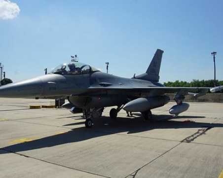 Пребазираха самолети F-16 на Граф Игнатиево