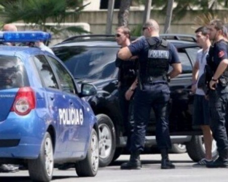 Арестуваха 9 полицейски началници в Албания