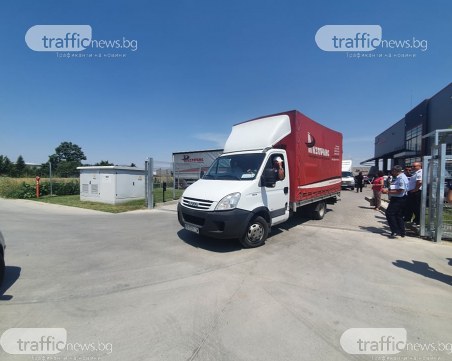 Машините потеглиха към избирателните секции в Пловдив и областта