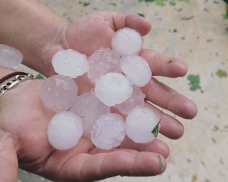 Силна буря с градушка удари България, този път в Сандански