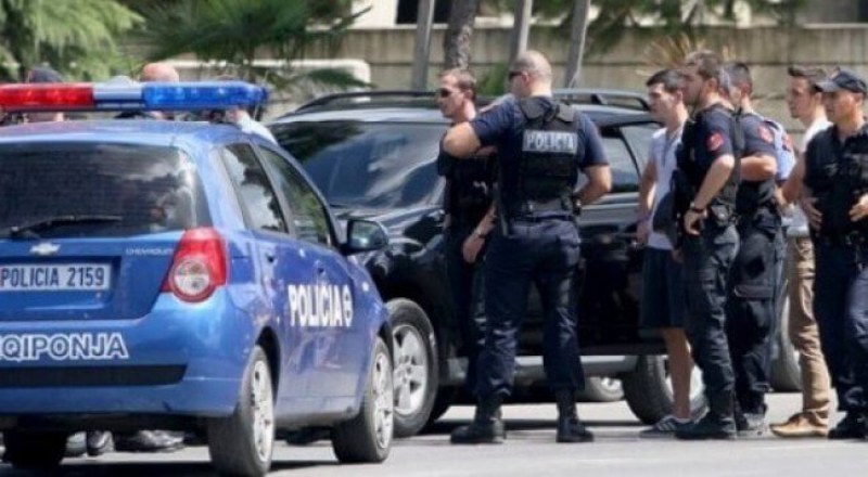 Арестуваха 9 полицейски началници в Албания