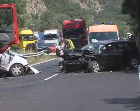 Челен удар затвори Кресненското дефиле, петима са ранени