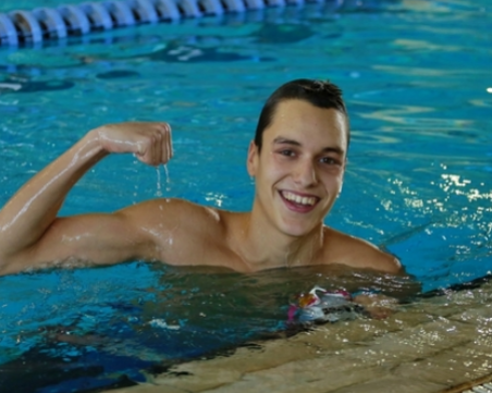 Калоян Левтеров спечели бронз на европейското за юноши по плуване