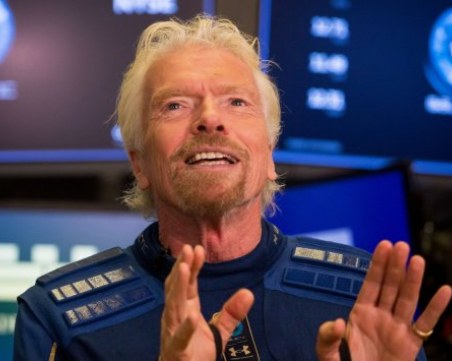 Милиардерът Ричард Брансън и още петима души стават първите космически туристи