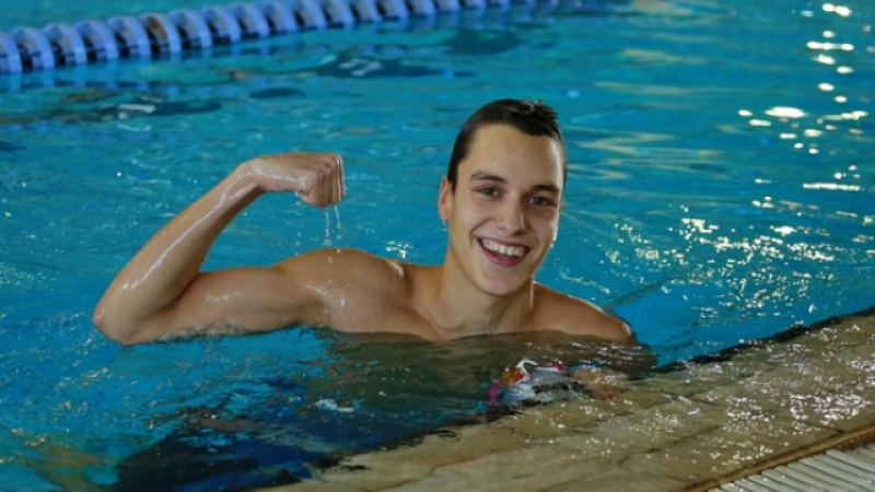 Калоян Левтеров спечели бронз на европейското за юноши по плуване