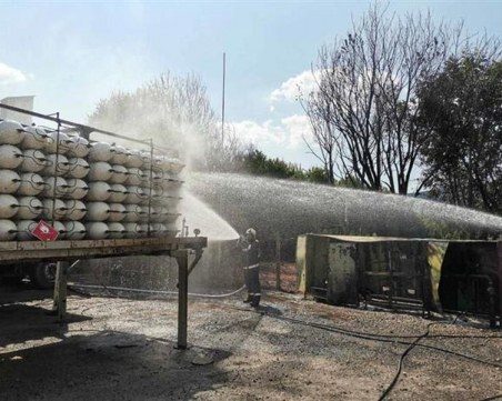 Предотвратиха взрив в асфалтова база до Долна Диканя