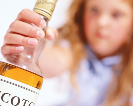 Сервитьорка от Пловдивско прати в токсикологията тийнейджърка, продала ѝ един литър уиски