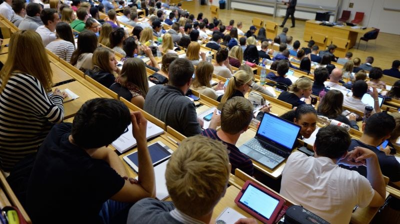 МОН предлага няколко университета да обучават съвместно студенти