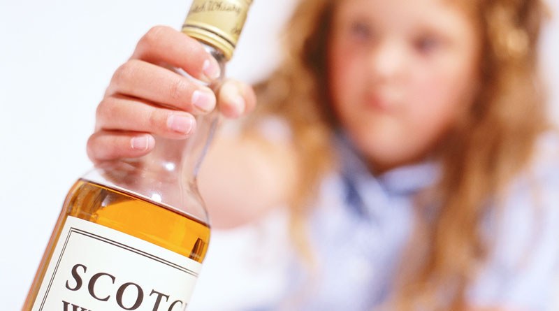 Сервитьорка от Пловдивско прати в токсикологията тийнейджърка, продала ѝ един литър уиски