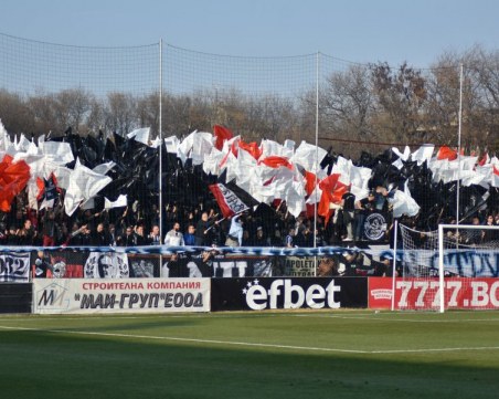 Феновете на Локо с гневно писмо към Общината заради нови 332 хил. лева за Колежа