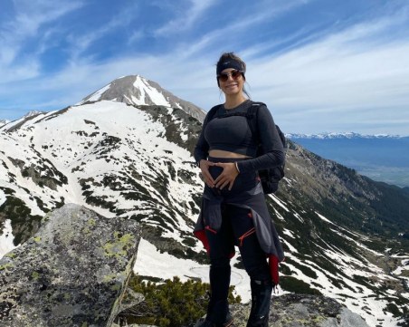 Сноубордистката Сани Жекова показа бременно коремче