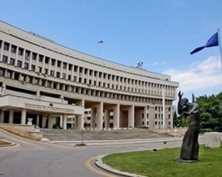 Външно благодари на българите зад граница за активността им на вота