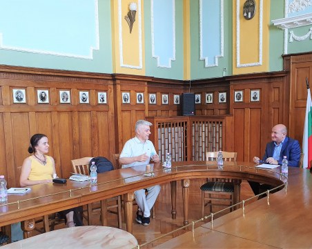 Наблюдателите от ОССЕ за изборите в Пловдив: Прозрачен изборен процес, но недостатъчно запознаване с машинния вот