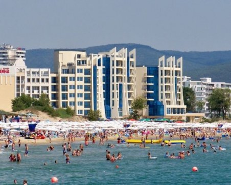 Над 2500 ученици и 274 учители отиват на безплатна ваканция на морето