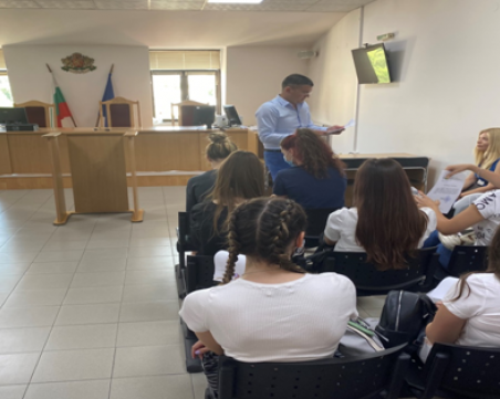 Ученици от Търговската гимназия в Пловдив преминаха практика в съда