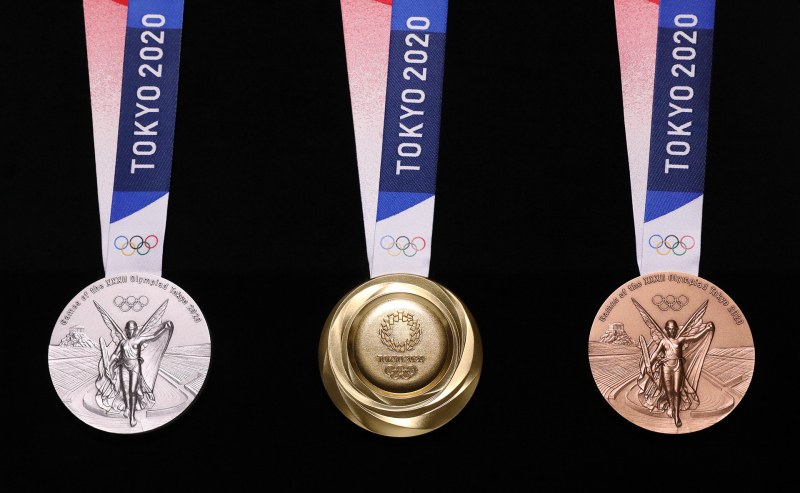 Медалистите на олимпийските игри сами ще се награждават