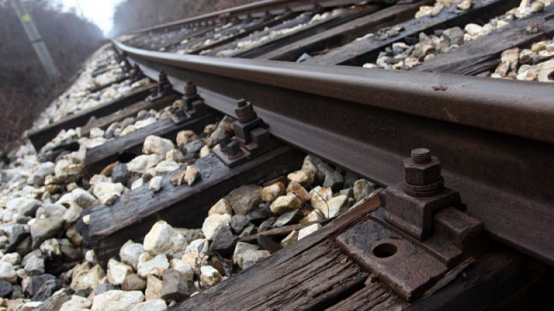 Намериха жена в безпомощно състояние между релси на влак в Кюстендил
