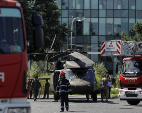 Американски боен хеликоптер кацна ненадейно в центъра на Букурещ