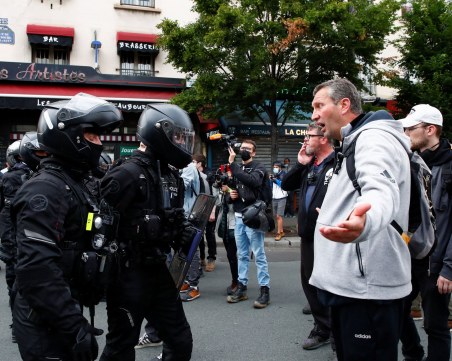 Масови протести в Гърция и Франция заради задължителната ваксинация
