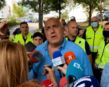 Разпитът на Борисов продължи по-малко от час, той поздрави полицаите за професионалното поведение