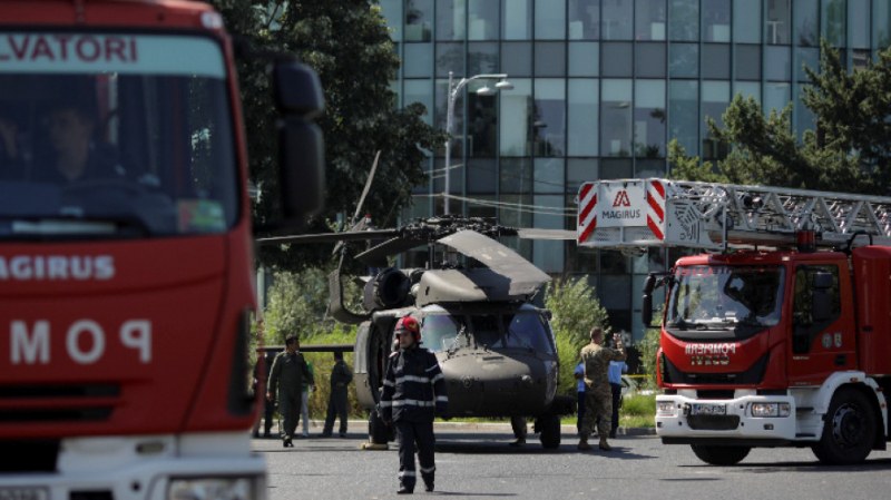Американски боен хеликоптер кацна ненадейно в центъра на Букурещ