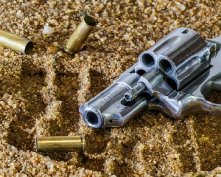 Арестуваха мъжа, заплашил и обрал пловдивчанка с пистолет в Слънчев бряг