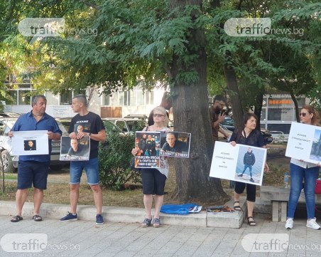 Отново протест пред съда в Пловдив! Близки на загиналите Тошко и Виктор искат справедливост