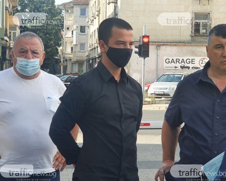 Петър Маринашки пристигна в пловдивския съд, ще признае ли вина?