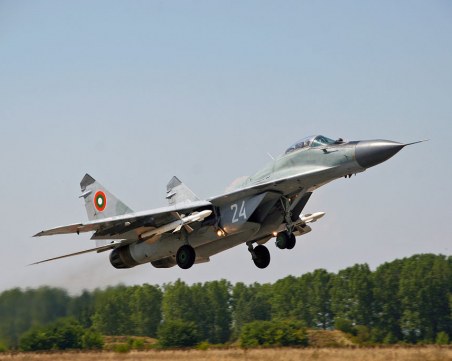 Подновиха полетите с изтребителите МиГ-29
