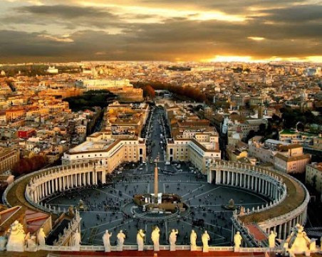 Рим пак се напълни с туристи, отварят Колизея и вечер