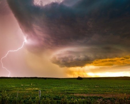 Жълт код за опасни горещини, гръмотевични бури и градушки утре