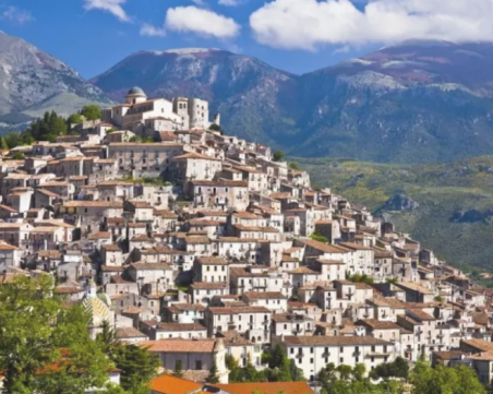 Живописни градчета в Италия дават 28 000 евро на млади хора, за да живеят в тях