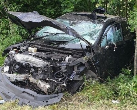 Зверска катастрофа: Непълнолетни се удариха в дърво - едно момиче почина, а четири са в болница