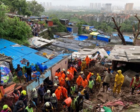 Свлачище в Индия уби 20 души