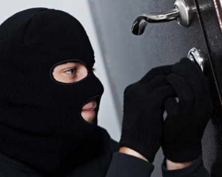 Арестуваха мъж, извършил крупна кражба в Стряма