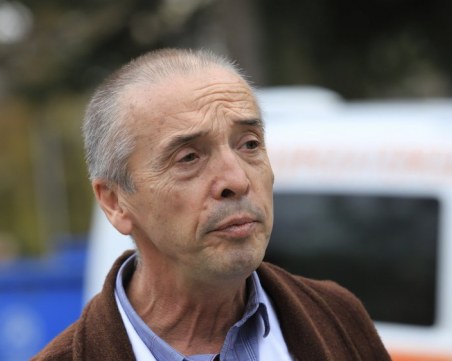Мангъров: Не бих препоръчал на никого да ваксинира децата си