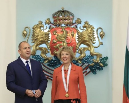 Радев удостои с орден 