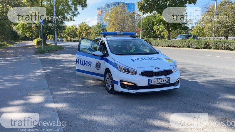 Полицаи погнаха неадекватен шофьор в Димитровград, той ги ухапа