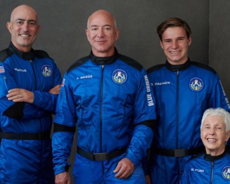 На живо: Безос излита в Космоса