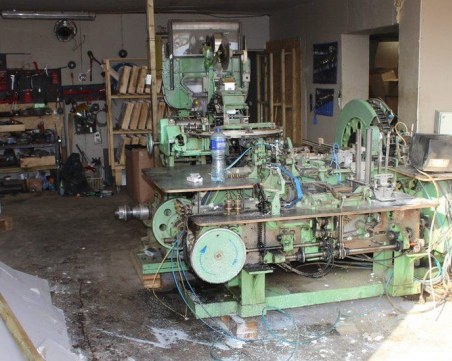 Разбиха нелегална фабрика за цигари във Великобритания с участие и на български полицаи