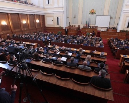 Новите 240 се заклеват с първия звънец на 46-ото Народно събрание – какво да очакваме?