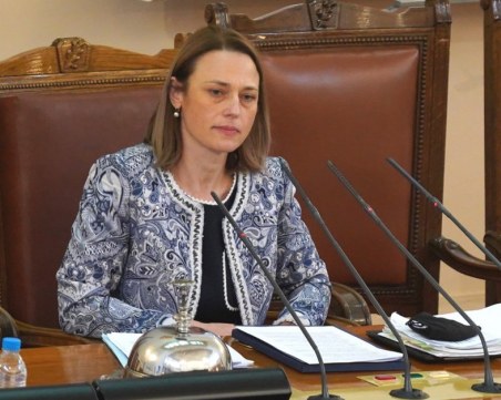 Очаквано! Ива Митева е новият стар председател на Народното събрание