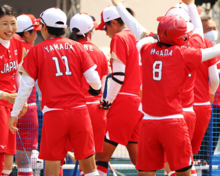 Софтболът откри олимпийската програма 2 дни преди церемонията