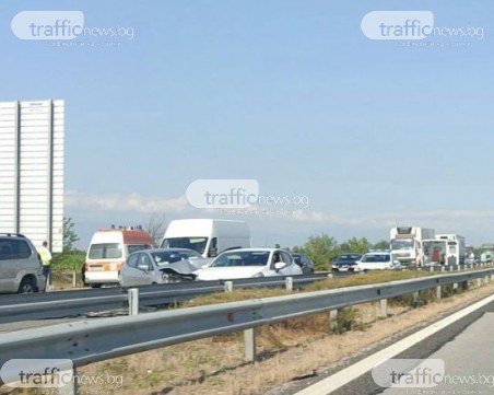 49-годишна е пострадалата в мелето на магистралата, откарана е в болница