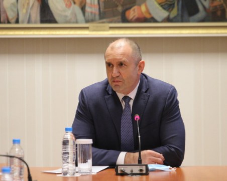 Президентът започва консултации с партиите