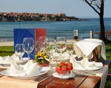 Акция на морето заради храната! Текат усилени проверки на заведенията