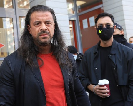 Алибегов: Държавата абдикира от ваксинацията, прехвърли топката на заведенията