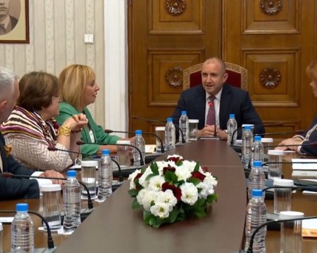 Мая Манолова на консултация при Радев: Няма да допуснем извиване на ръце и 