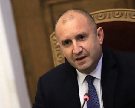 Президентът обяви, че няма да бърза с връчването на първия проучвателен мандат